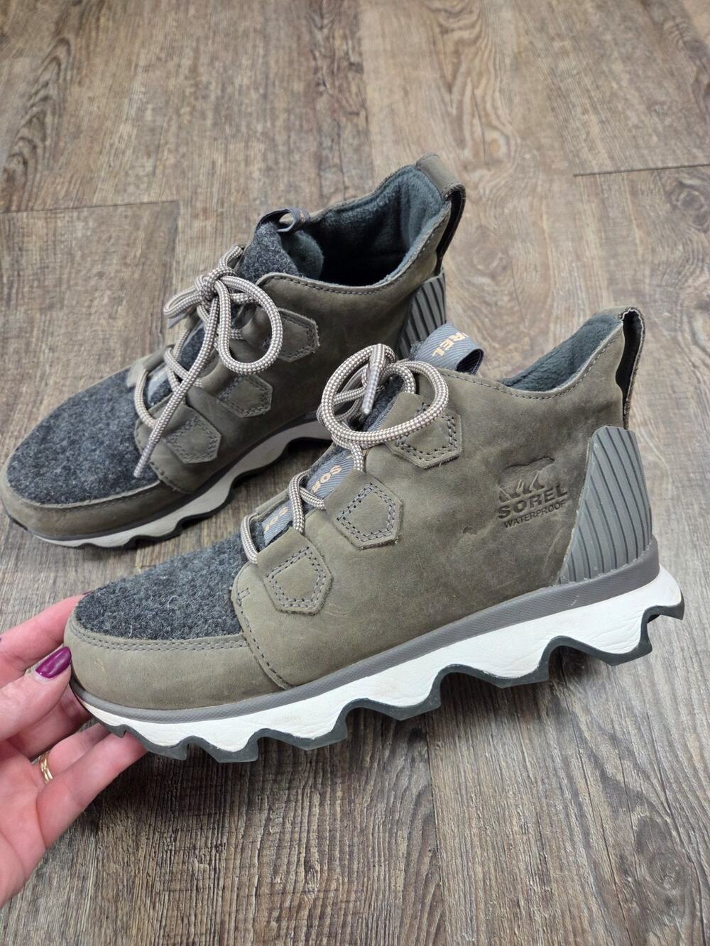 Sorel Women's Kinetic Caribou Waterproof Boot Sneakers Gray Size 7.5 Shoes